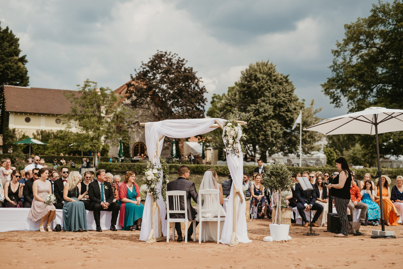 Hochzeit im Hofgut Langenau mit freier Trauung am Rhein Ufer