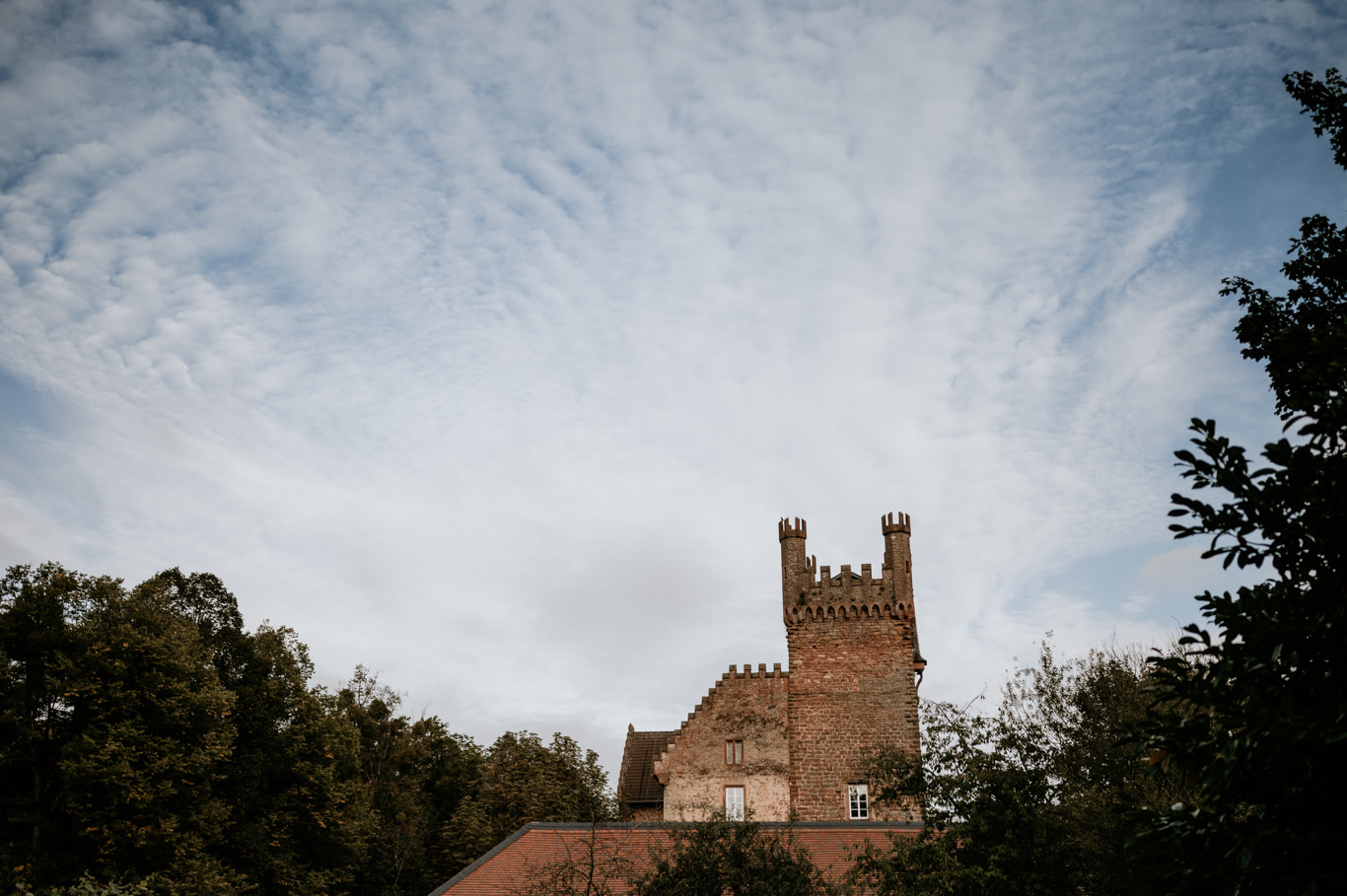 Blick auf die Burg vor bewölktem Himmel