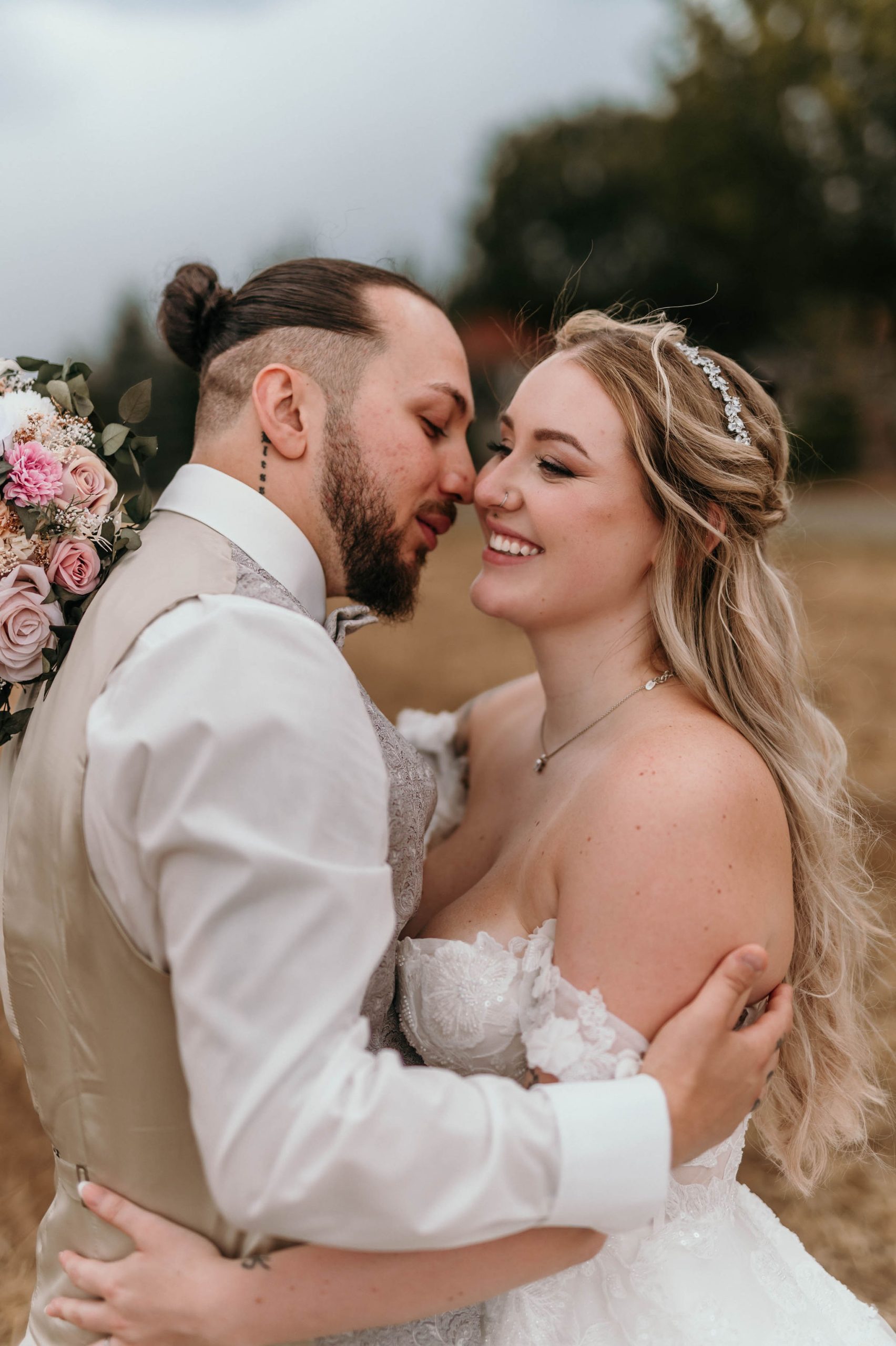 Hochzeitspaar Boho tätowiert Brautpaarbild