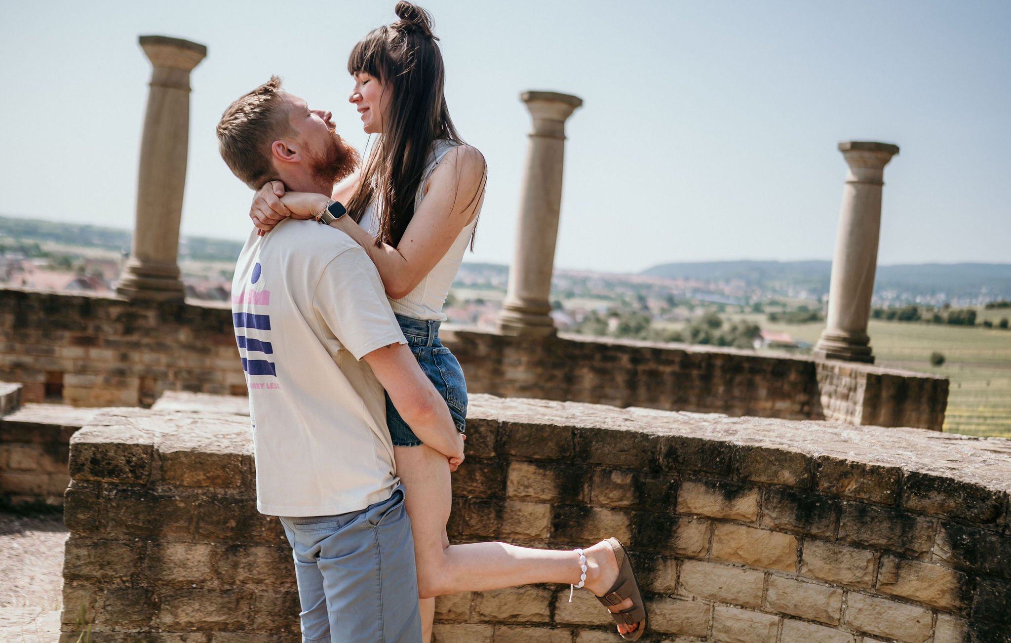 Elternpaar bei Familienfotografie in Bad Dürkheim im Sonnenschein